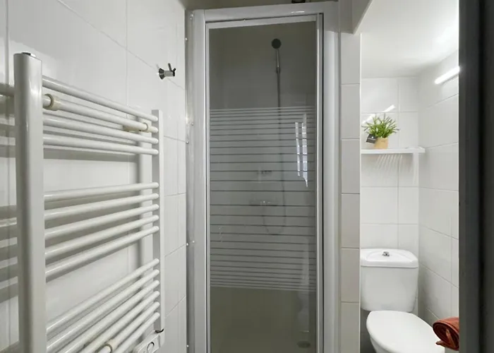 La Maquette - A 2 Pas Des Arenes * نيم